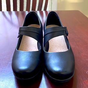 Clark’s Ultimate comfort shoes, black, sz. 10